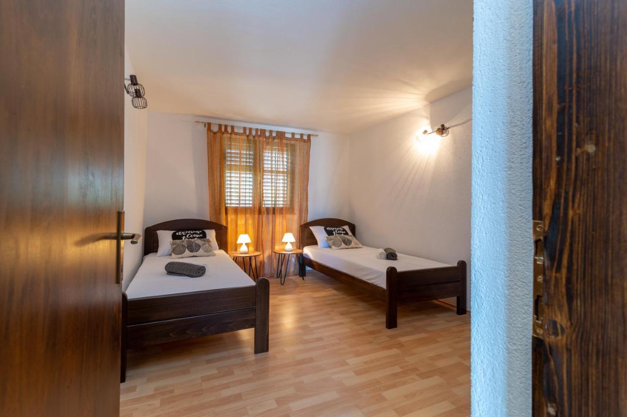 Apartment Batela Trogir Exterior photo