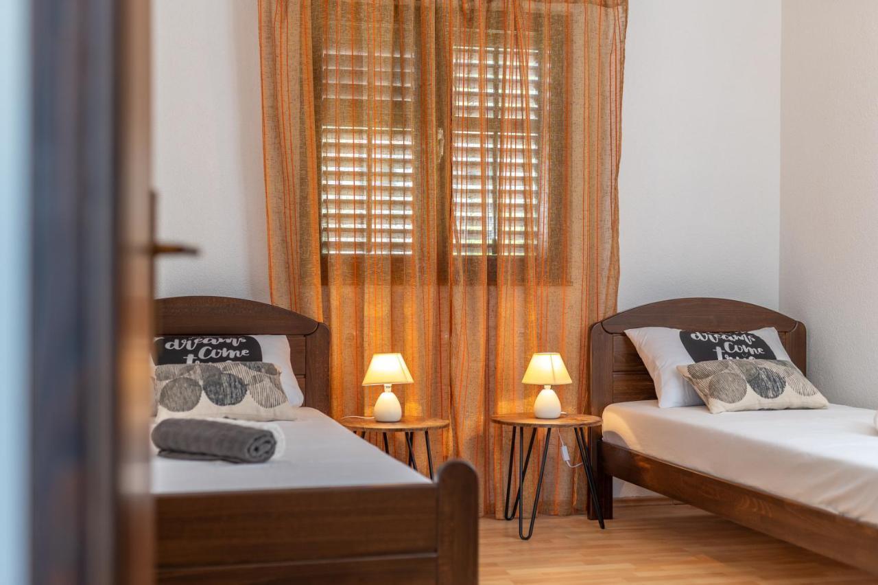 Apartment Batela Trogir Exterior photo