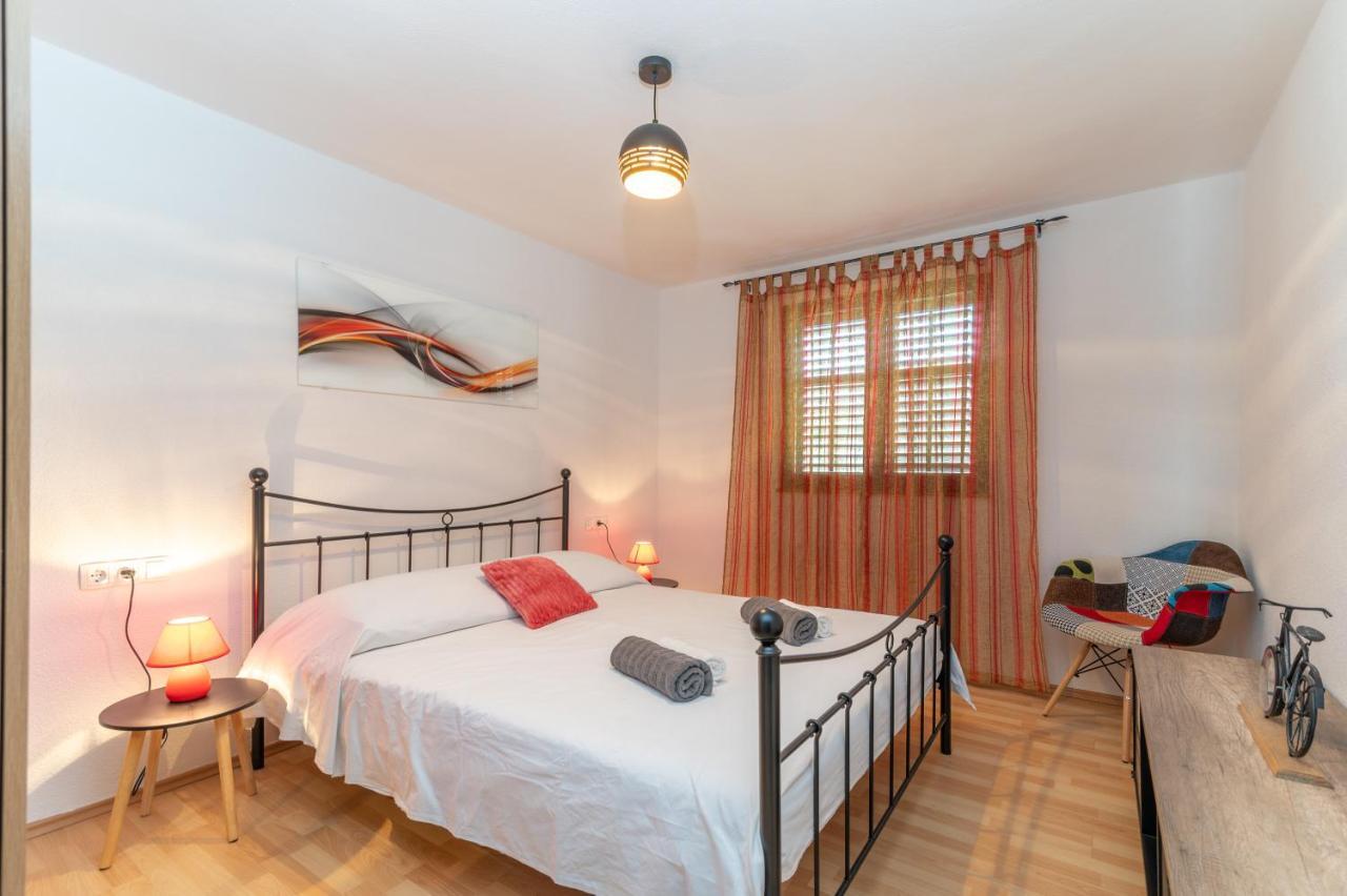 Apartment Batela Trogir Exterior photo